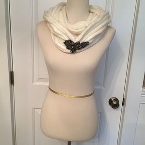 C.C EXCLUSIVES SCARF NWOT WHITE INFINITY KNIT BLACK FLORAL BEAD ACCENT